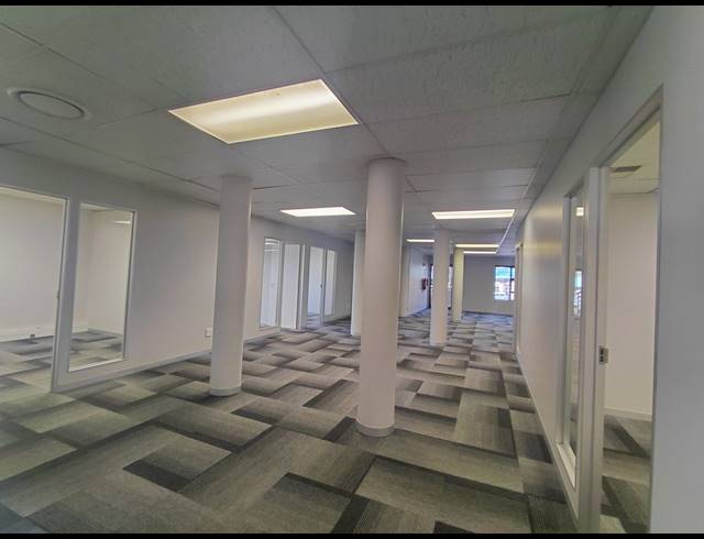 388M² OFFICE TO LET IN FOURWAYS
